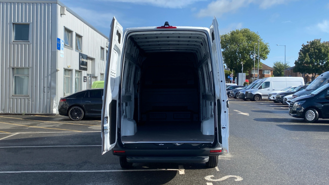 Mercedes-Benz Sprinter E314 L3 Electric Rwd 100kW 81kWh Pro Van Auto - Image 11